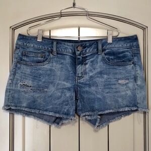 AEO American Eagle women's size 12 distressed raw hem jean shorts light wash